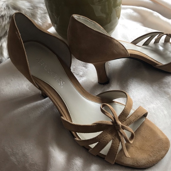 Aero soles camel bow tie heels - Picture 3 of 3